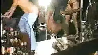 هيمنة مزدوجة: عاشقات ناضجات يتناوبن على قضيب اصطناعي صلب