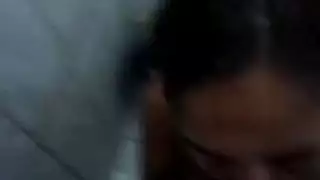 خادمة أحمر الشعر مكتنزة حسية مارس الجنس في الأماكن العامة