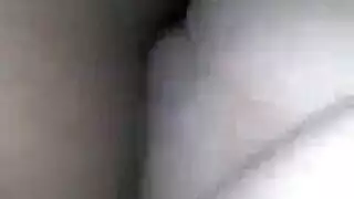 عميلة مدلكة سمراء تحصل على قضيب بدلاً من التدليك في الصالون الخاص