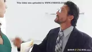 نزهة عاهرة تتحول إلى سكس عنيف: حركة إباحية رباعية مع إدخال مزدوج