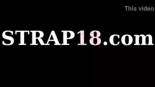 بنت مراهقة تستعبد صبي جميل وتعذبه وتنيكو