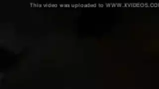 بصق على وجهها، قضيب في مؤخرتها: حفلة جيمي لي الجنسية في الفندق