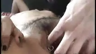 مؤخرة فتاة موشومة رائعة تأخذ جلسة شرجية قاسية منتصف الليل