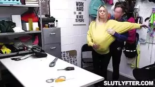 اعتقال حرارة الصيف: شرطي يضاجع المشتبه به بعنف