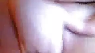 كاميرا خفية للتلصص: جلسة استمناء بفرج مبلل