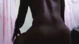 تدليك مثير ينتهي بقذف عميق من المعالج