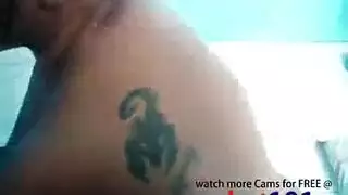 ملكة المص تأخذ قضيبه المنتفخ بعمق لإنهاء إباحي