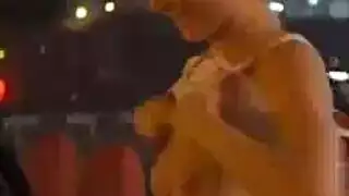 جلسة كاميرة صريحة: خلع الملابس الداخلية والاستمناء