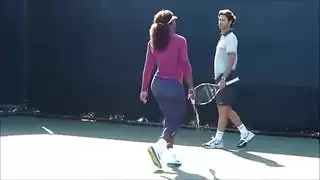 مراهقة ليلى ذات المؤخرة الكبيرة تأخذ قضيبًا سميكًا بعمق