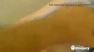 شقراء مثيرة تأخذ فمها وشرجها محشوين في ريمكس صديقها الإباحي