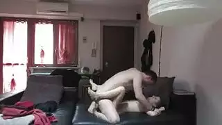 زوجة مصرية ساخنة تهيمن على مشهد اختراق ثلاثي صريح