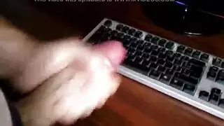 ماء يخرج من الطيز