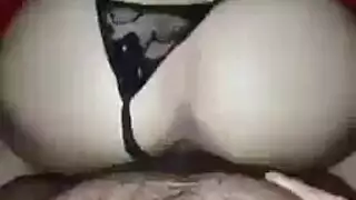 بوس وهى بفوطة