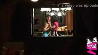 مشاهد بقضيب صناعي مزدوج الطرف