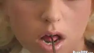 عاهرة سمراء ممتلئة تتعرض للضرب بقوة