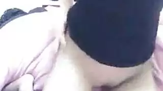 قضيب مزيف ضخم يجعل هذه الفتاة اللطيفة تندى في كل مكان