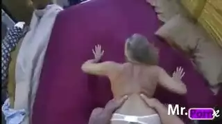 ثديي الممثلة الهندية الكبيران في شريط جنسي صريح